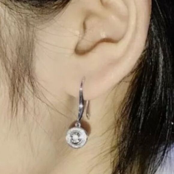 The Disc Drop Round Earring in 925 - Picture 4 of 5